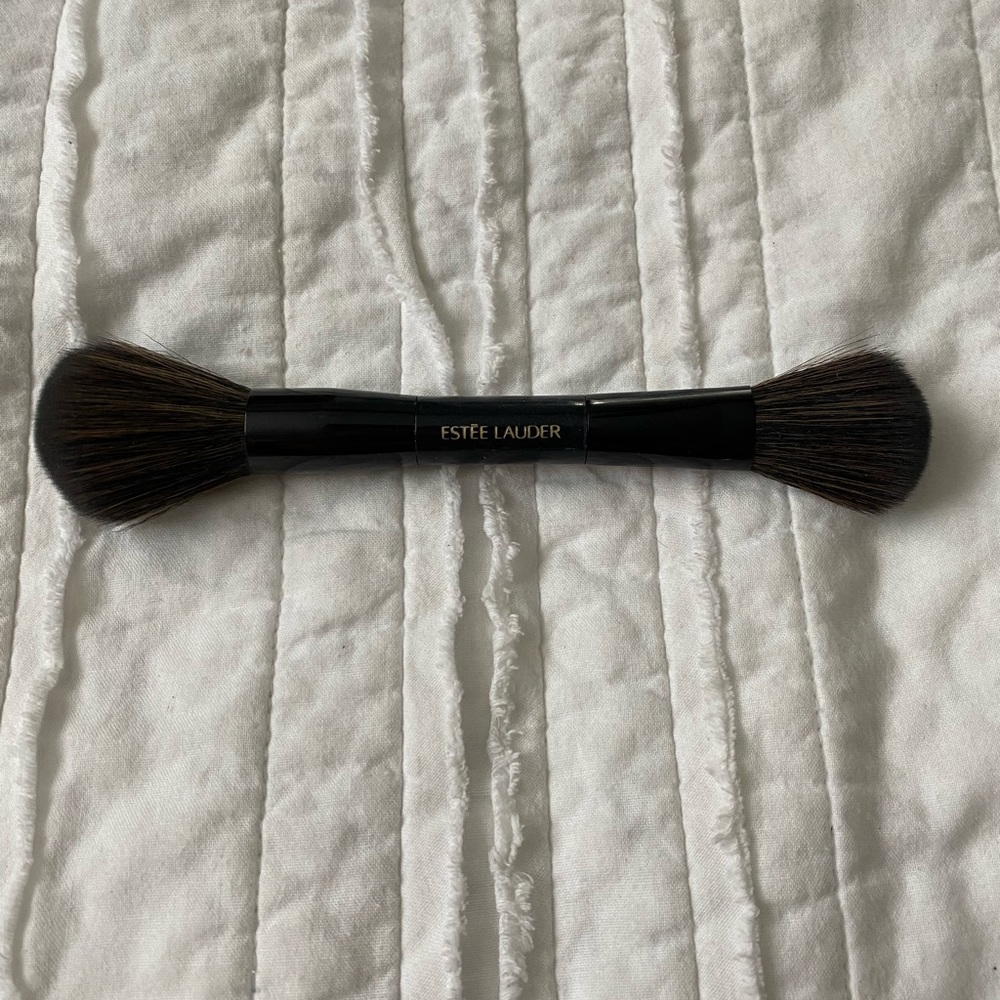 Estēe Lauder brush!